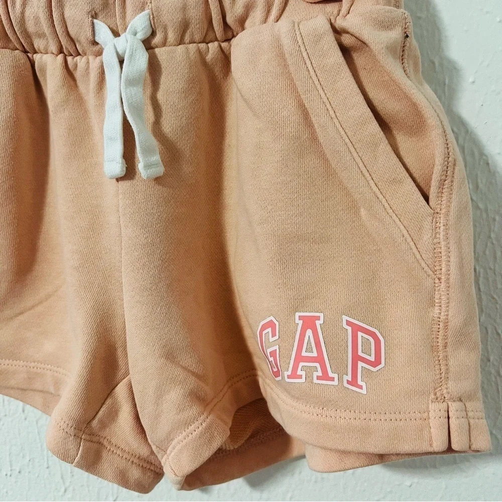 GAP Girls Size Small (6-7) Logo Casual Shorts - Tan and Cream /Peach EUC Comfy